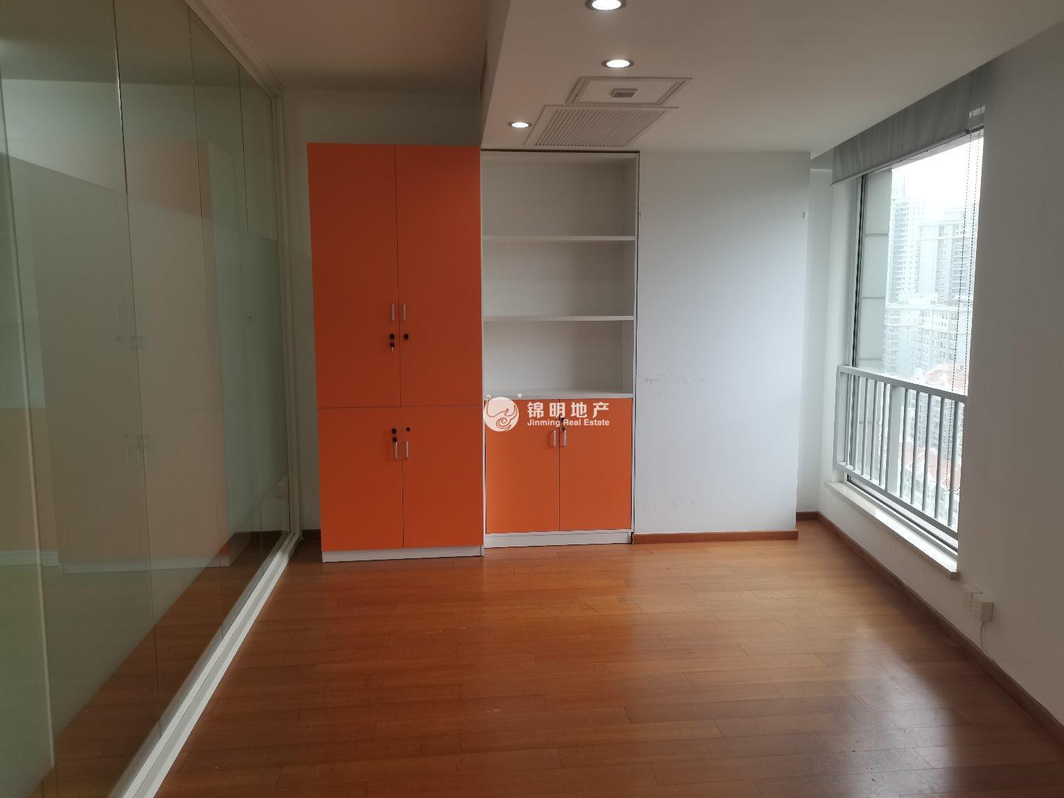 南京西路丽都新贵82平米写字楼出租