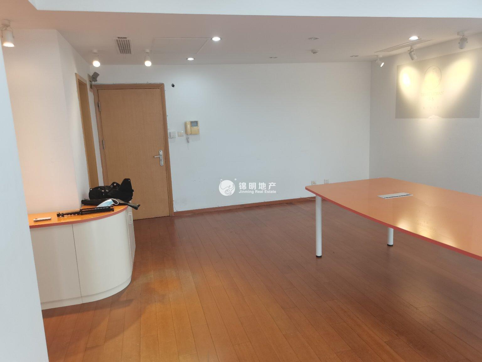 南京西路丽都新贵82平米写字楼出租