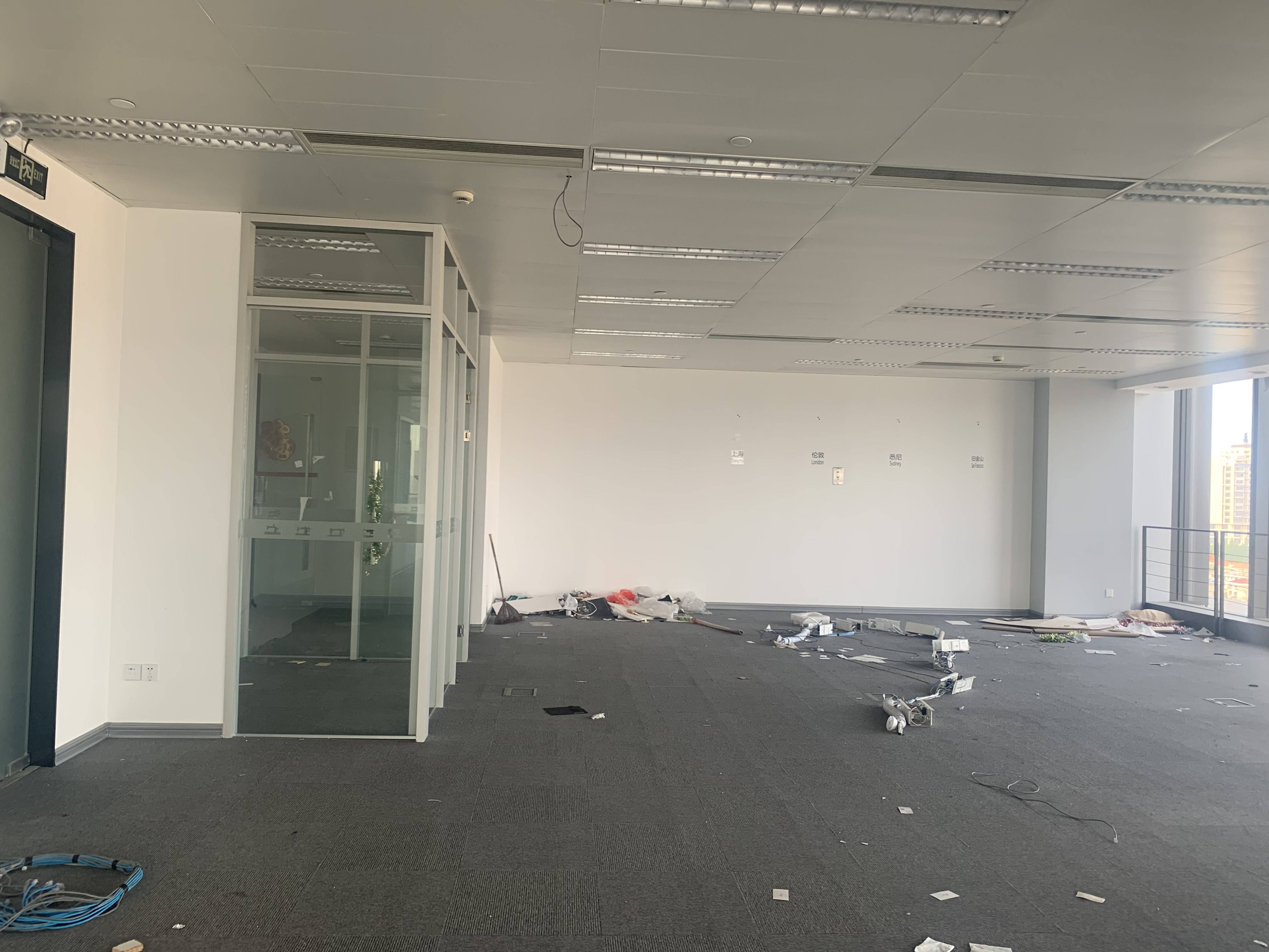 龙华上海绿地中心一期276平米写字楼出租