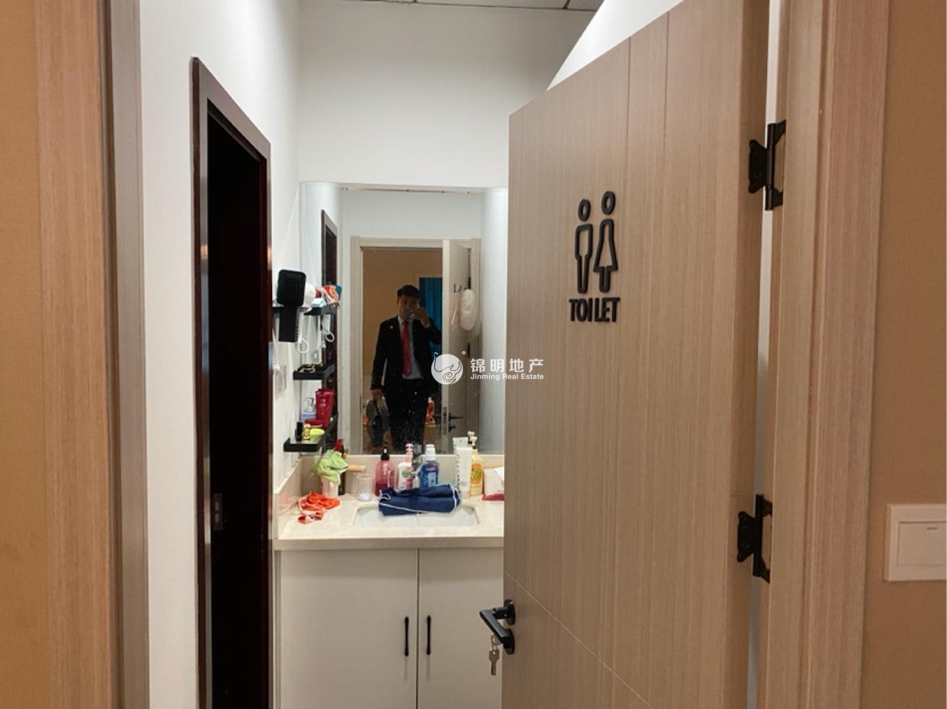 长寿路财富时代大厦126平米写字楼出租